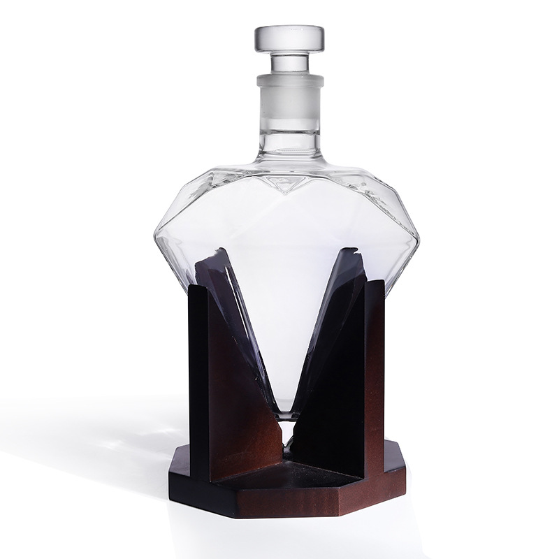 Glass Decanter Whiskey - قارورة ويسكي بتصميم ماسي سعة 850