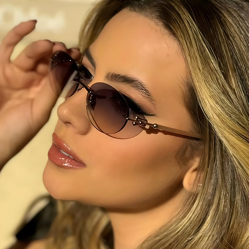 نظارات شمسية نسائية بيضاوية جد - مراجعة Luxury Lifestyle Store وسعره