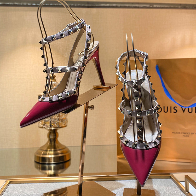 صنادل نسائية بكعب عالٍ بتصميم  - مراجعة Luxury Lifestyle Store وسعره