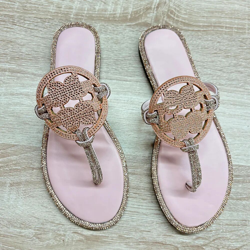 صنادل مسطحة فاخرة من ماركة مشه - مراجعة Luxury Lifestyle Store وسعره