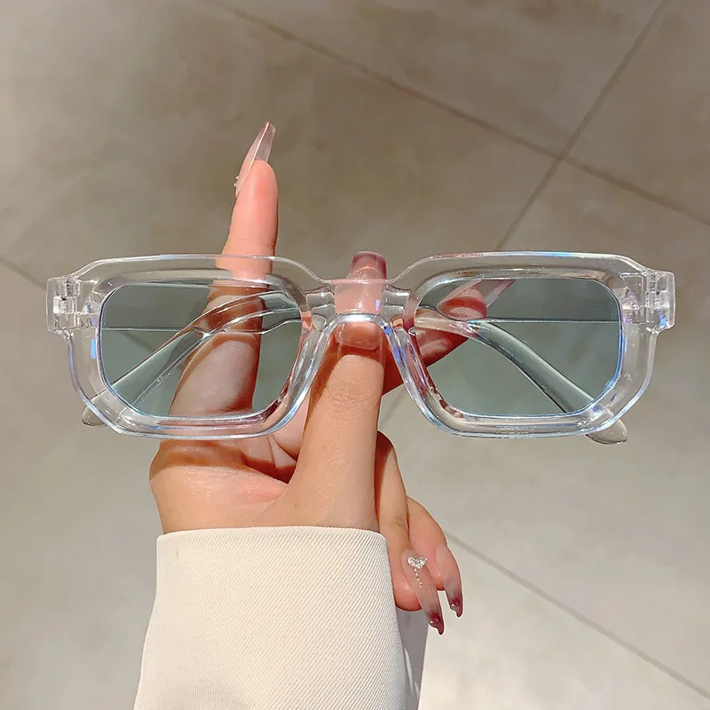 نظارات شمسية بإطار مستطيل كلاس - مراجعة Luxury Lifestyle Store وسعره